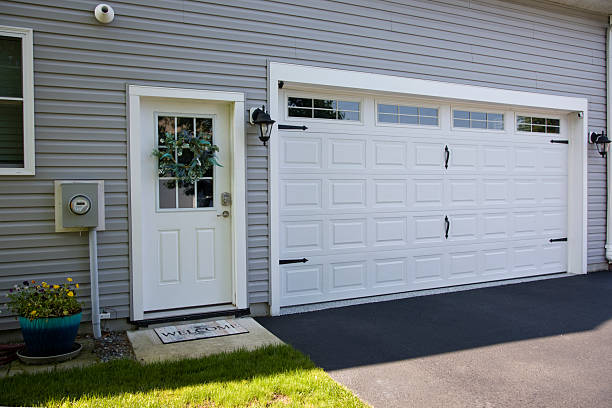 24/7 Emergency Garage Door Panel Replacement experts in Enterprise, WV